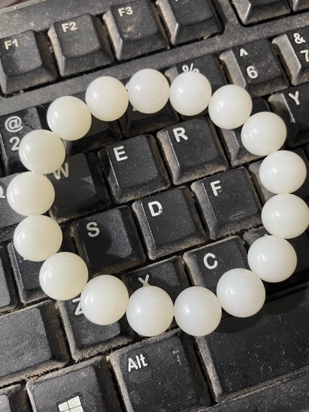 新疆和田玉 精品 12圆珠手串 挂件