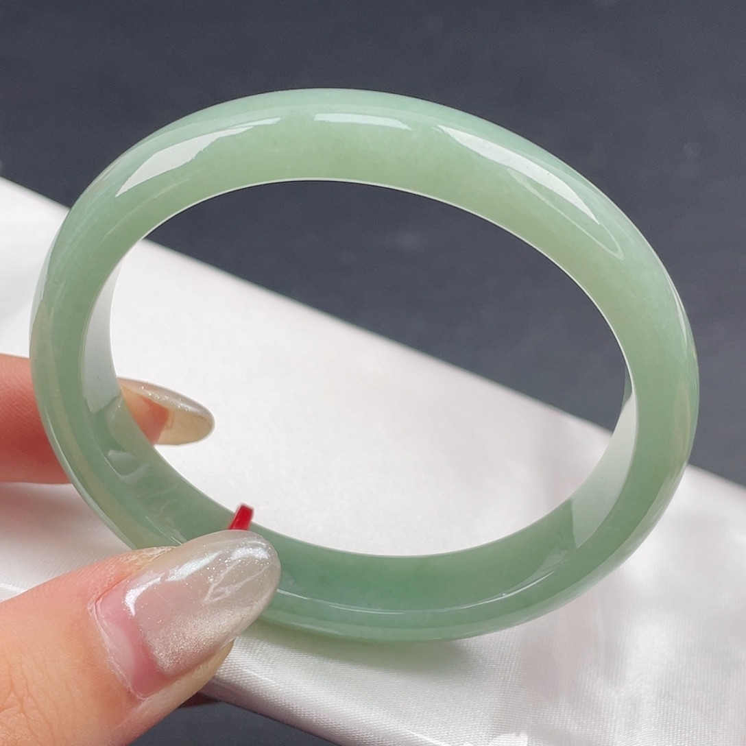 翡翠未镶嵌手镯54贵妃