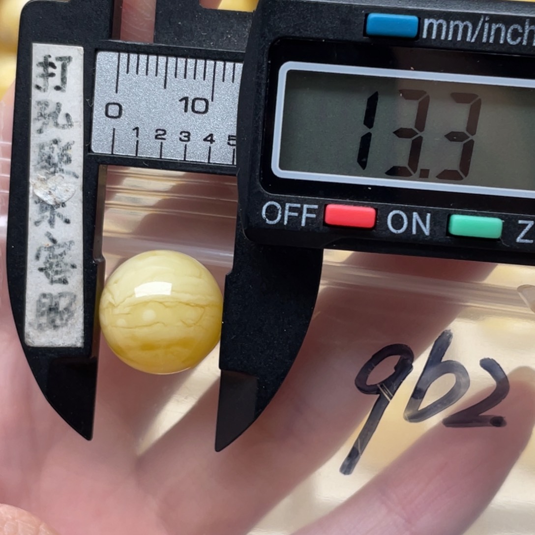 未镶嵌蜜蜡裸石太****姆蜜蜡