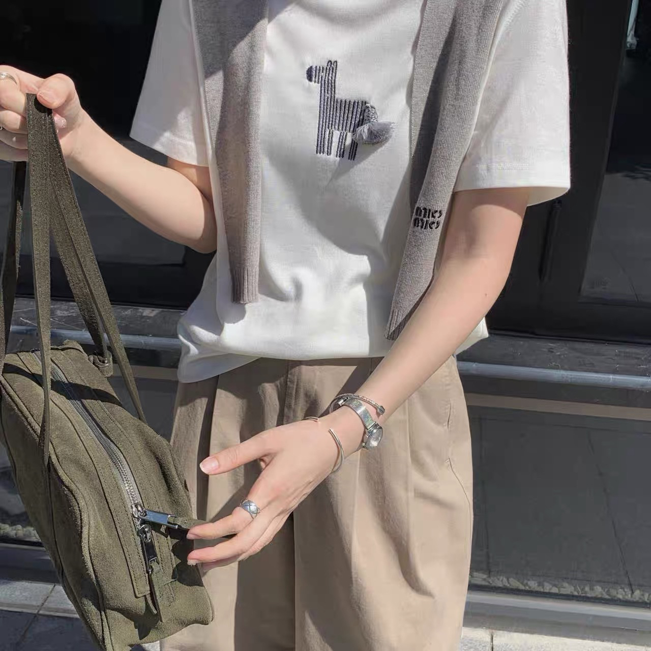 t恤刺绣短袖百搭时尚宽松韩系女款小马刺绣T恤女潮流