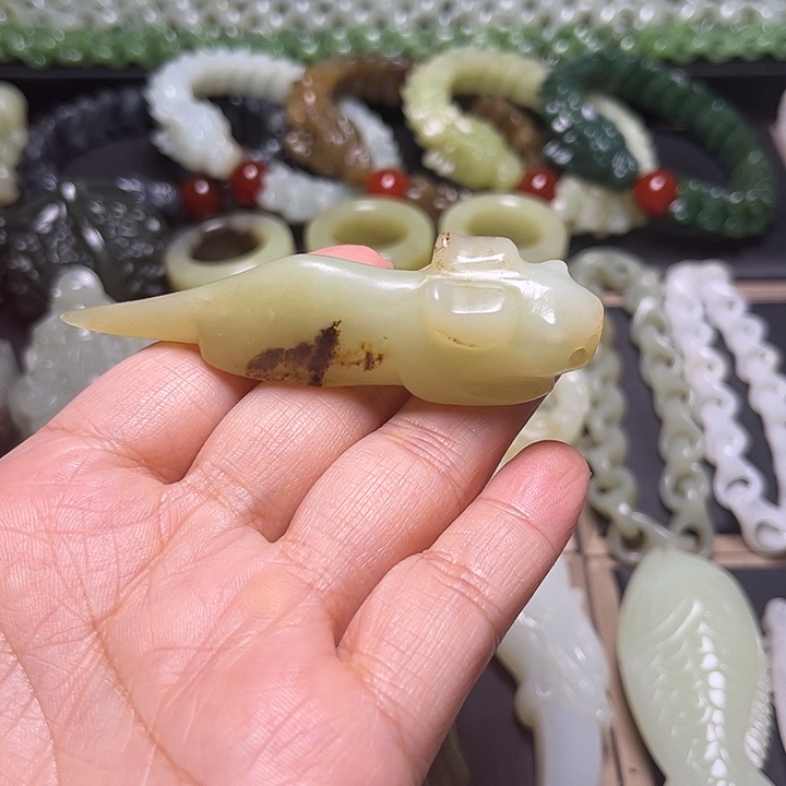 为***是和田玉未镶嵌挂件