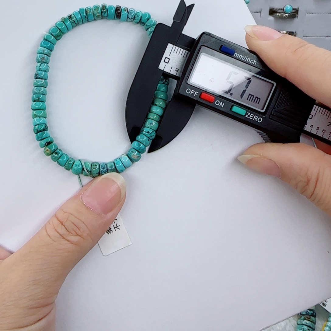 绿松石未镶嵌颈饰