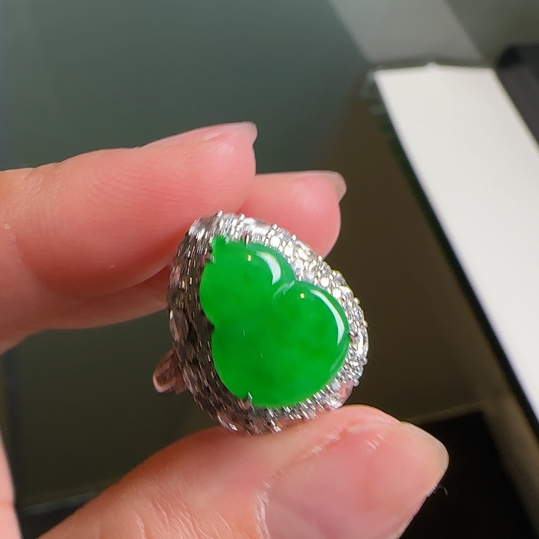 翡翠18K金镶嵌颈饰天然翡翠