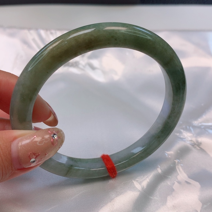 翡翠手镯未镶嵌56圈