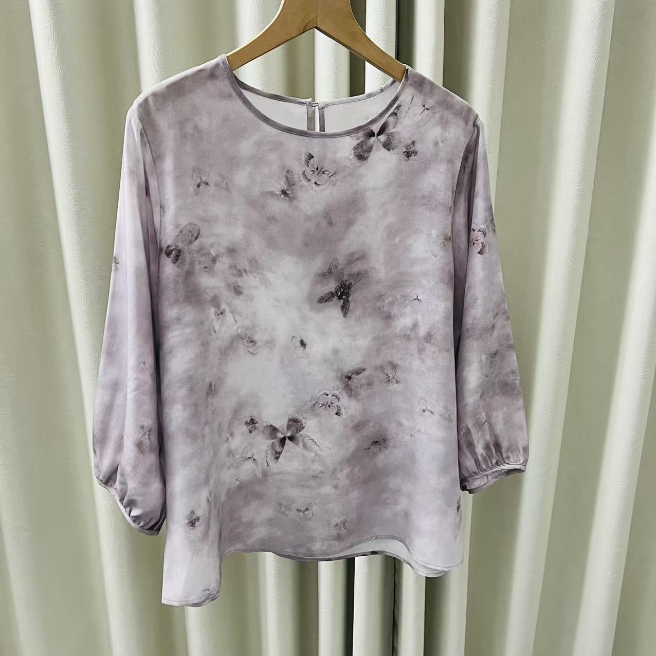 100%桑蚕丝真丝双绉紫色晕染蝴蝶爆款显白圆领七分袖-012