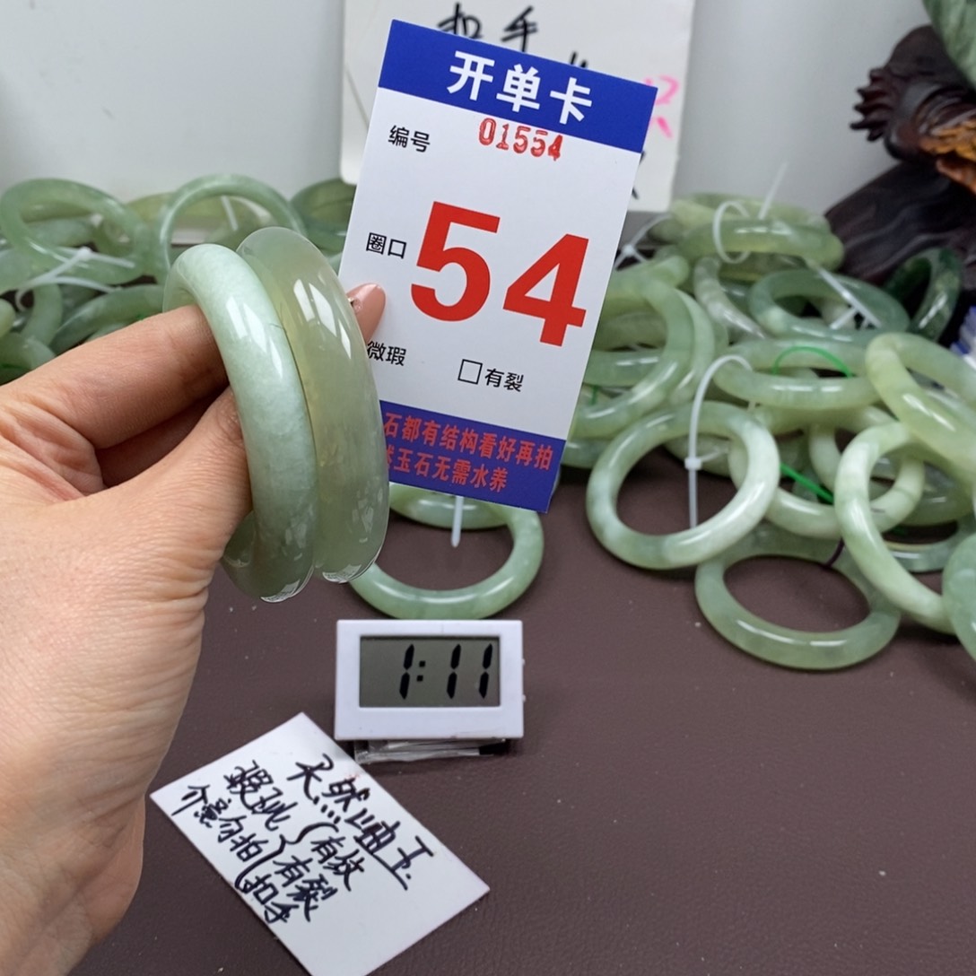 蛇纹石玉手镯未镶嵌