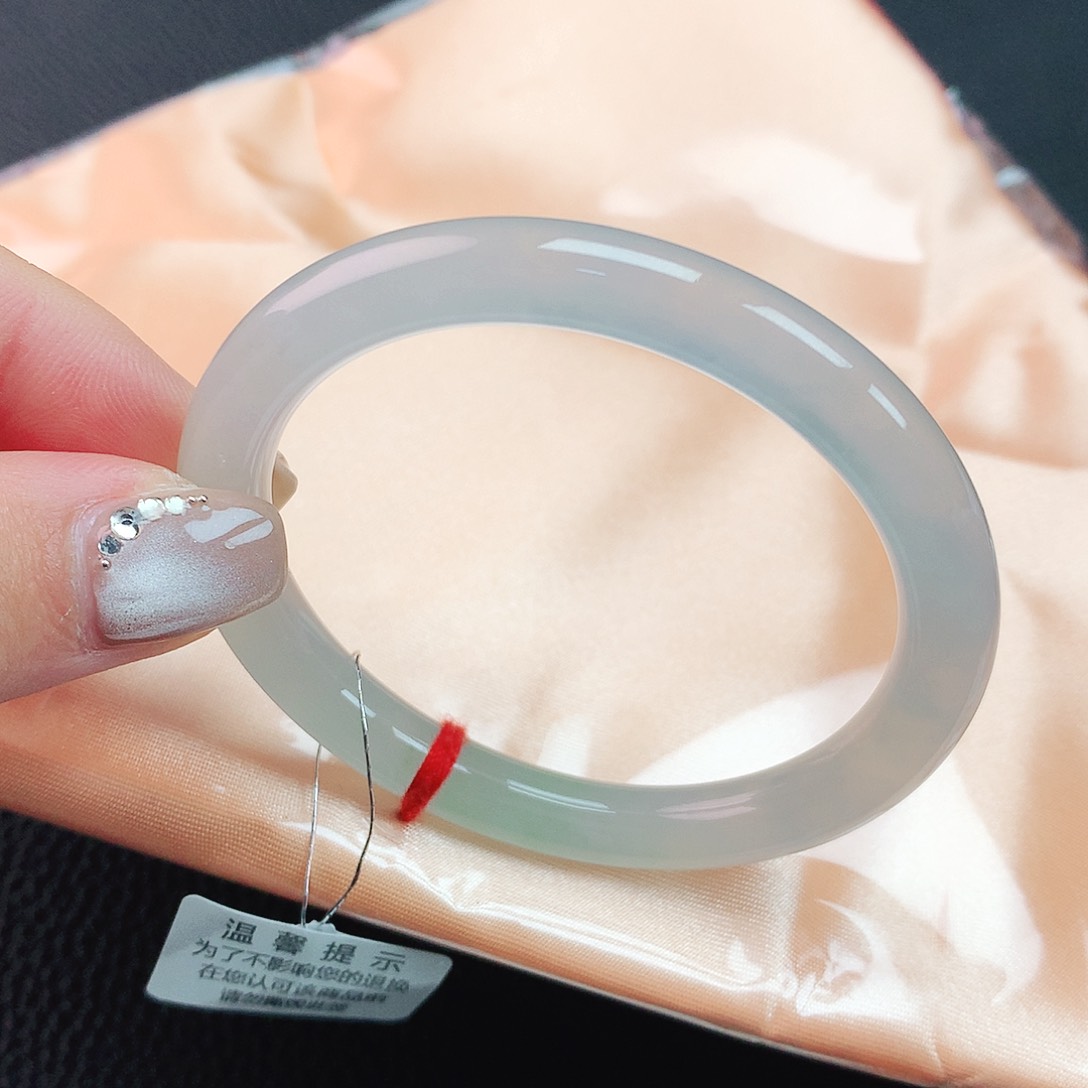 翡翠手镯未镶嵌52贵