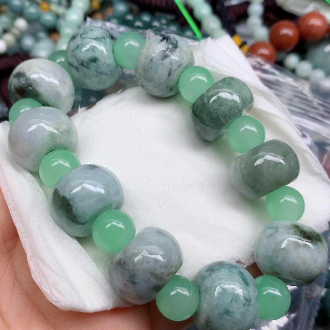 翡翠颈饰未镶嵌翡翠