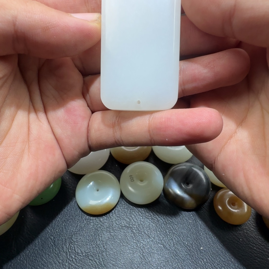 最***气和田玉（糖玉）未镶嵌颈饰