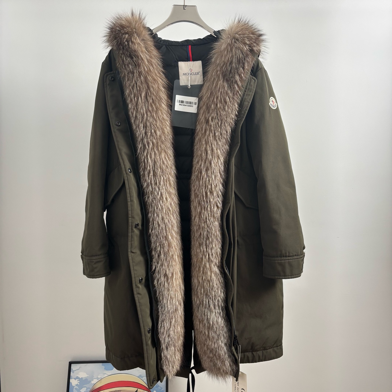 99新 MONCLER 蒙口/毛条连帽军绿色羽绒服 1码 99新 GM001505