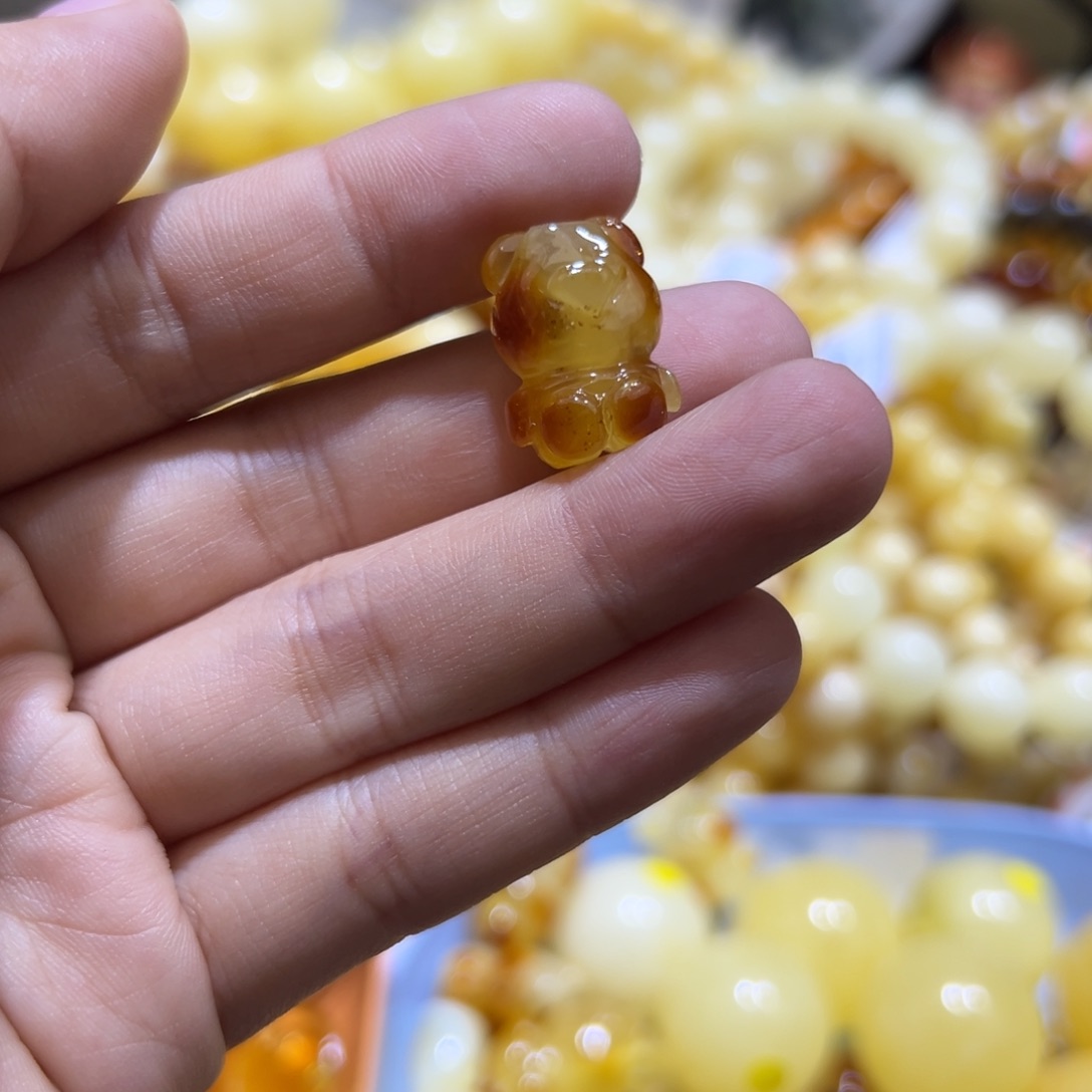 琥珀珠宝奇石未镶嵌