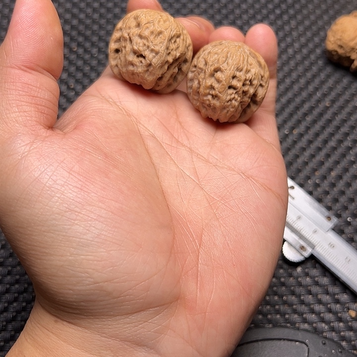 文玩核桃吊坠昌闷