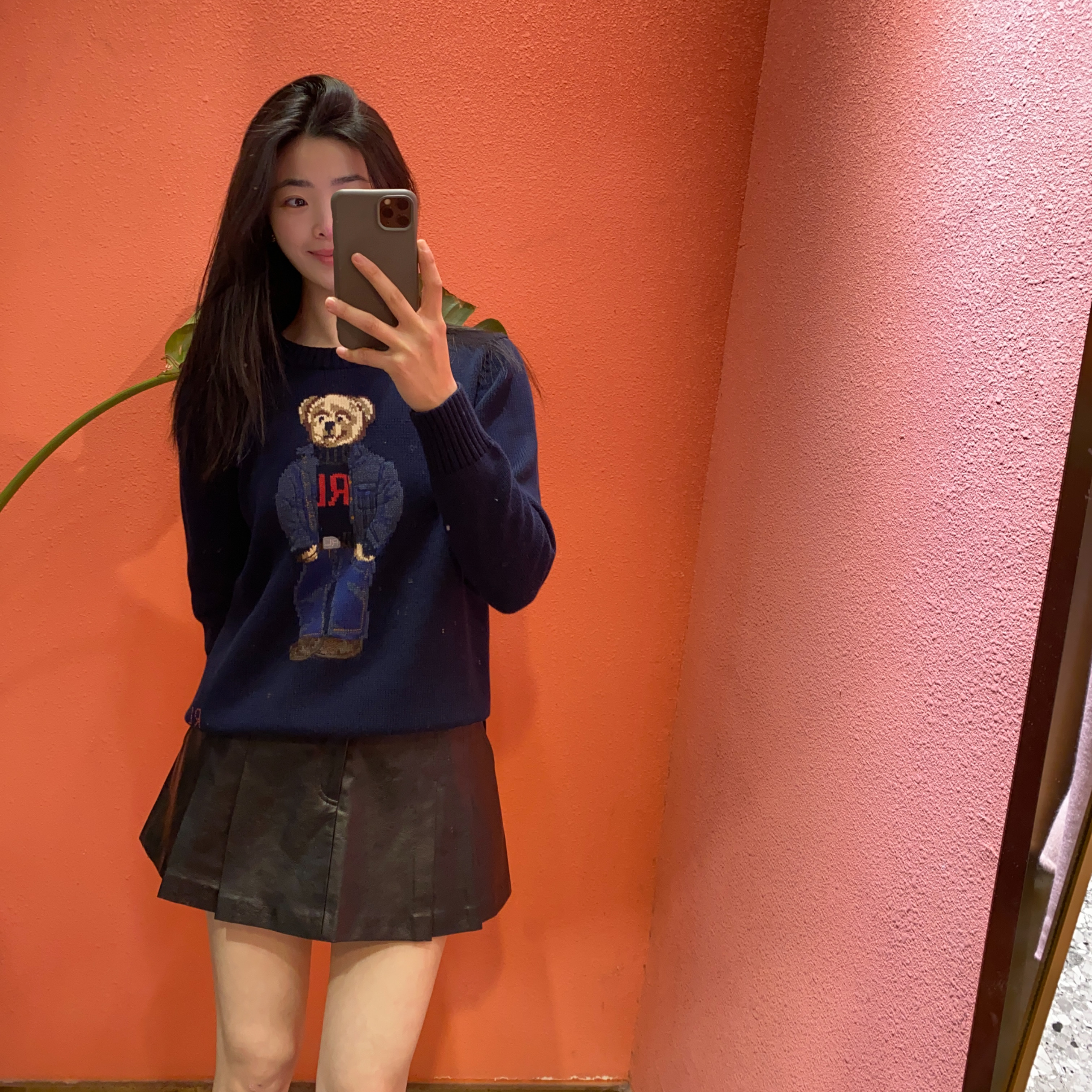 （默茗服装）插兜小熊深蓝毛衣