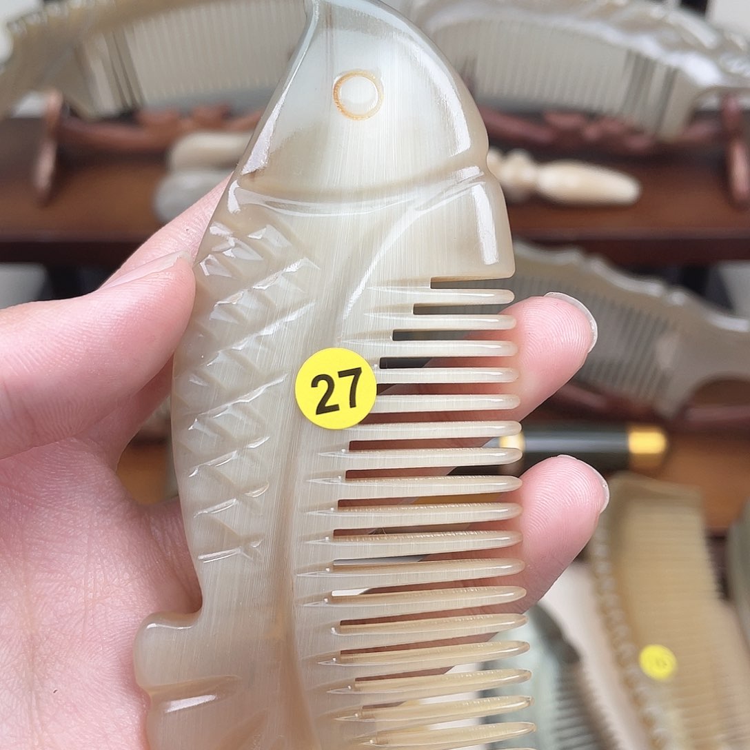 纯手工制作的牛角梳27此****拽