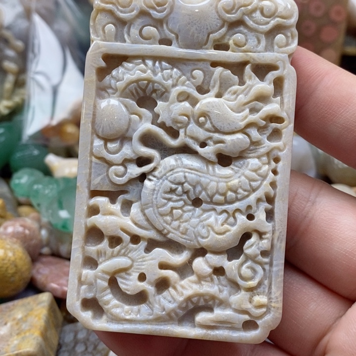 硅化珊瑚（珊瑚玉）未镶嵌颈饰