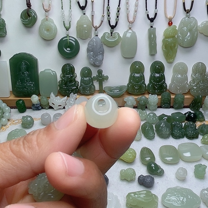 敏***敏和田玉未镶嵌颈饰