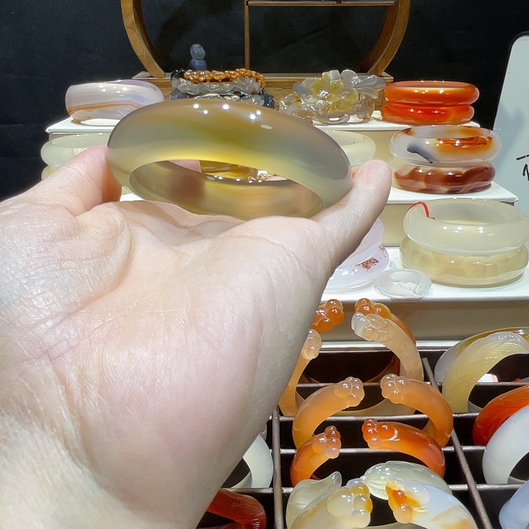 是****玛瑙/玉髓未镶嵌手镯