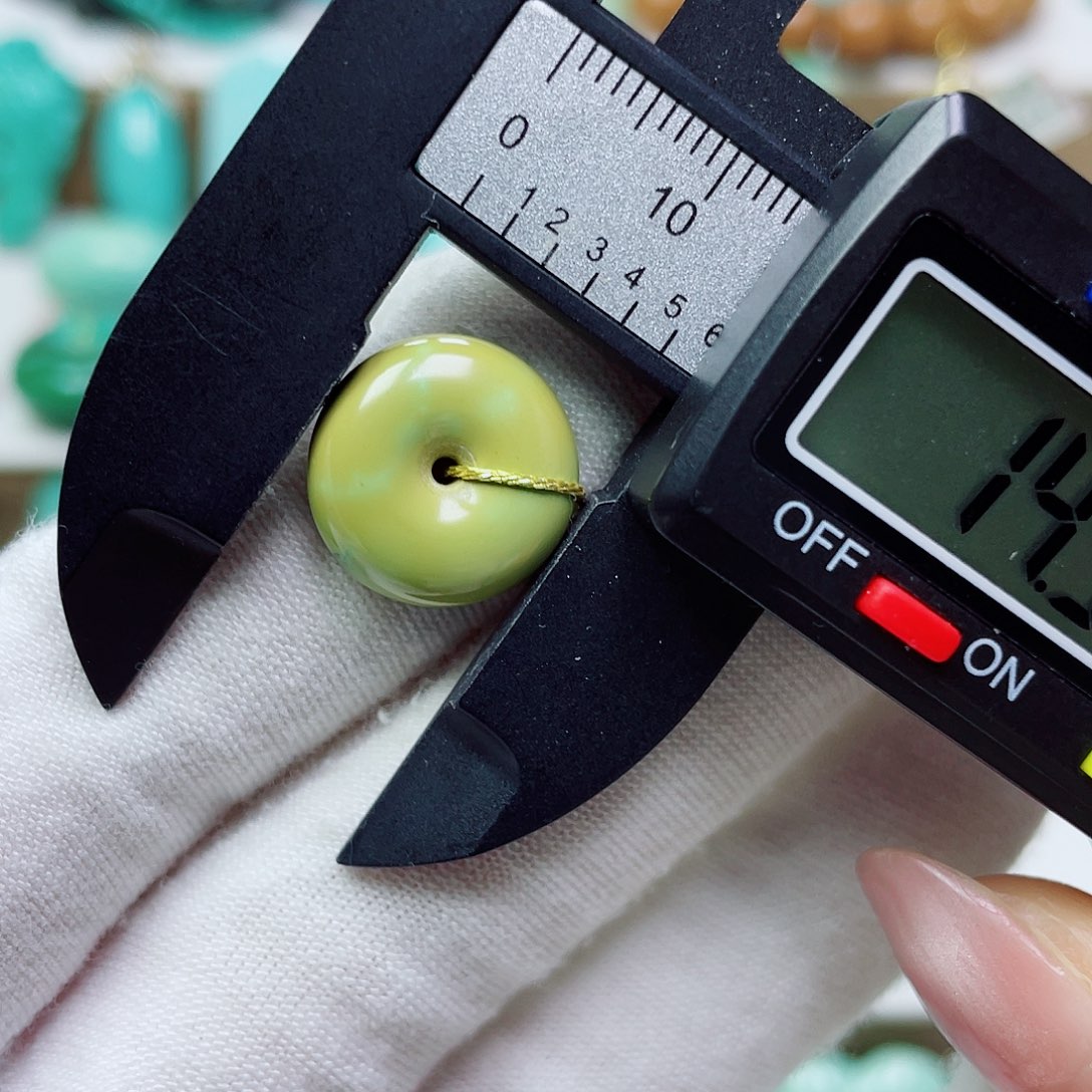 绿松石未镶嵌挂件