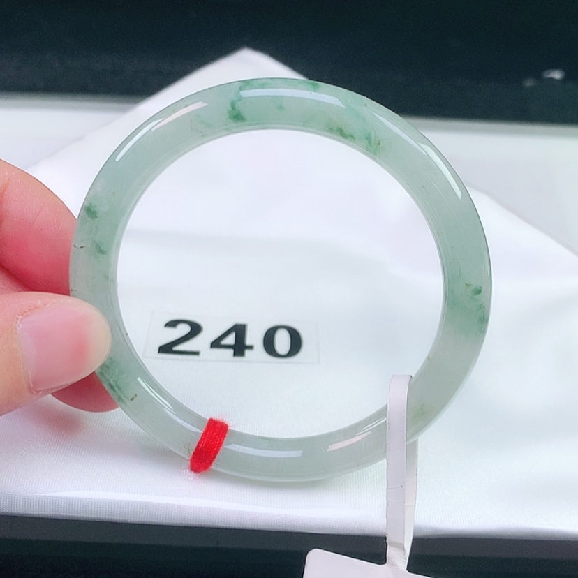 【闪购商品】未镶嵌手镯（圆镯）翡翠240