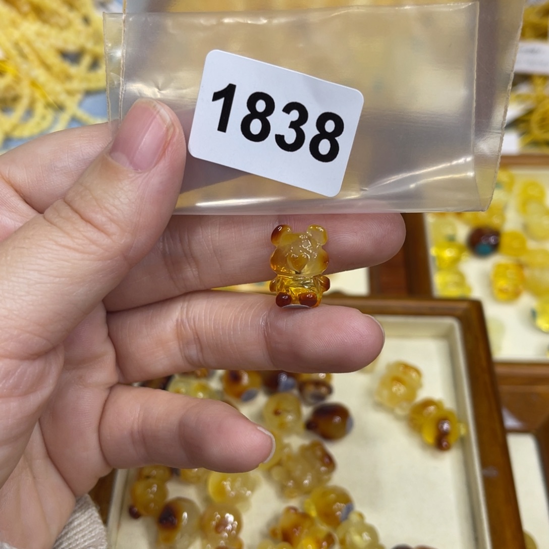 琥珀珠宝奇石未镶嵌