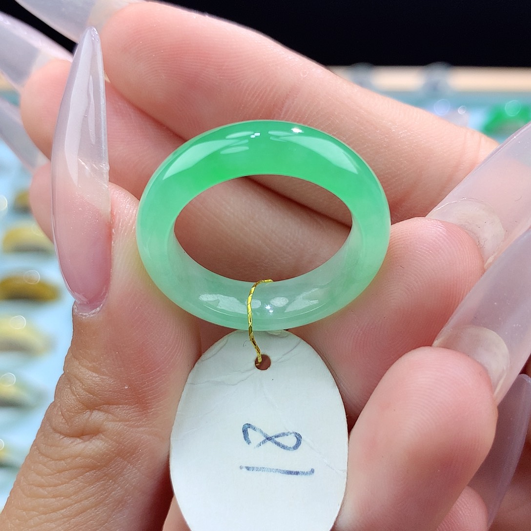 翡翠戒指未镶嵌小***喽18圈