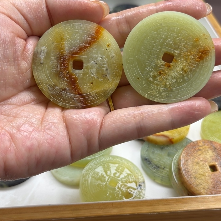 未镶嵌蛇纹石玉颈饰