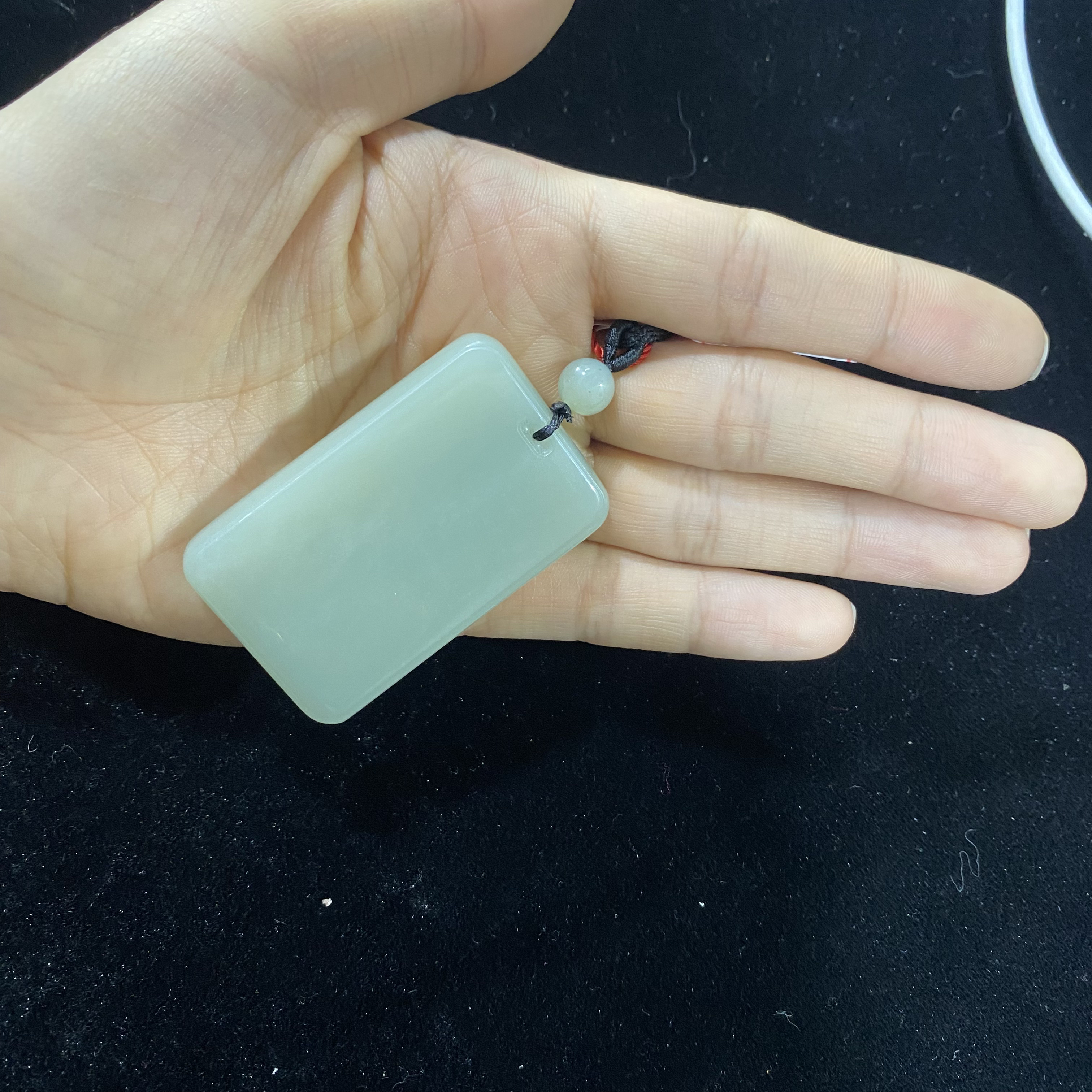 且末微色差近矿吊坠