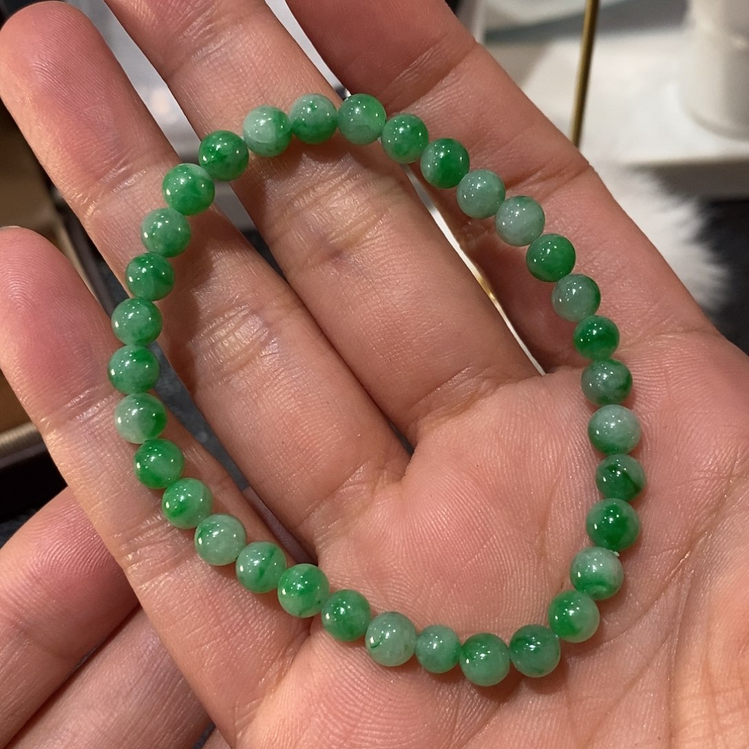 翡翠手链未镶嵌飘阳绿珠串