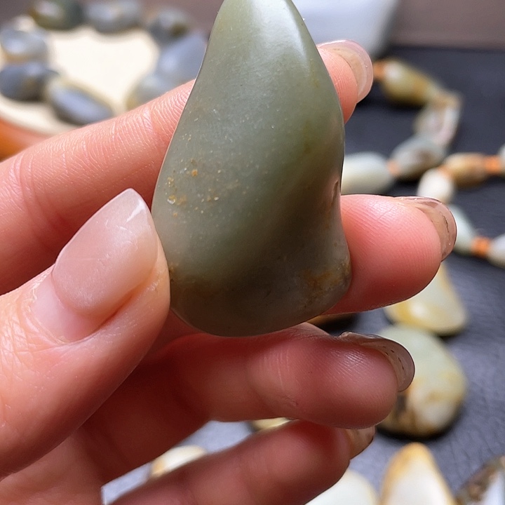 和田玉颈饰未镶嵌7