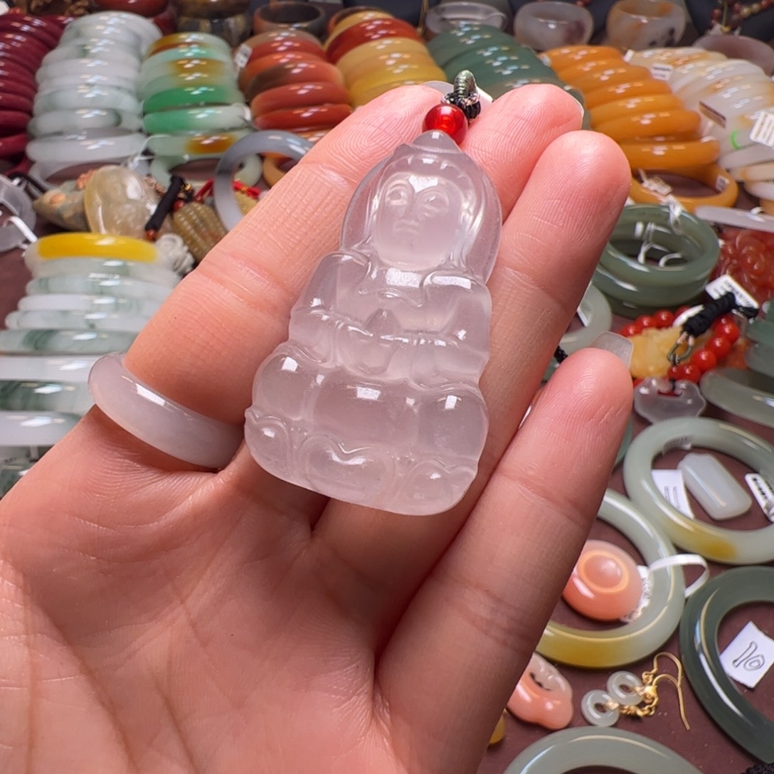 玲****石英岩玉未镶嵌手镯