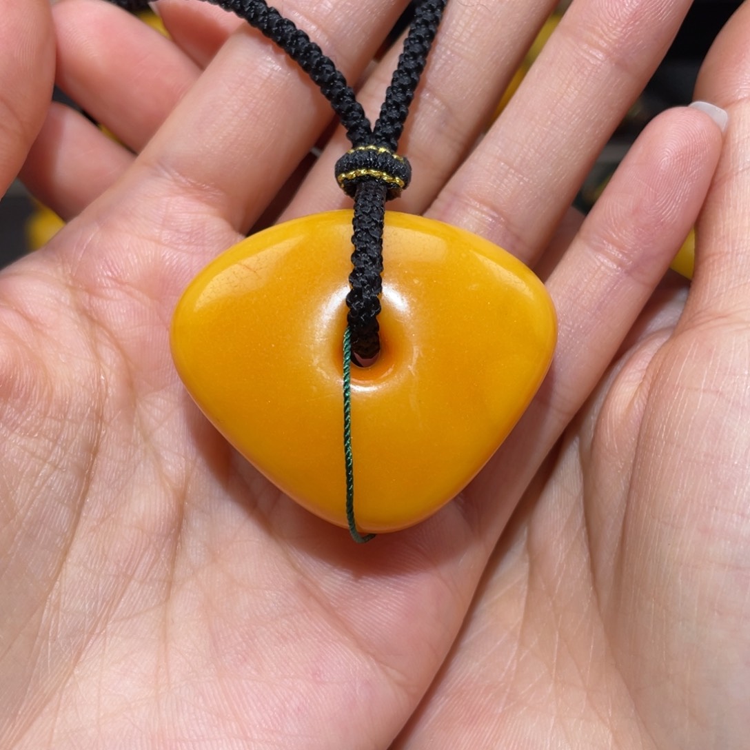 【闪购商品】琥珀裸石未镶嵌扣子