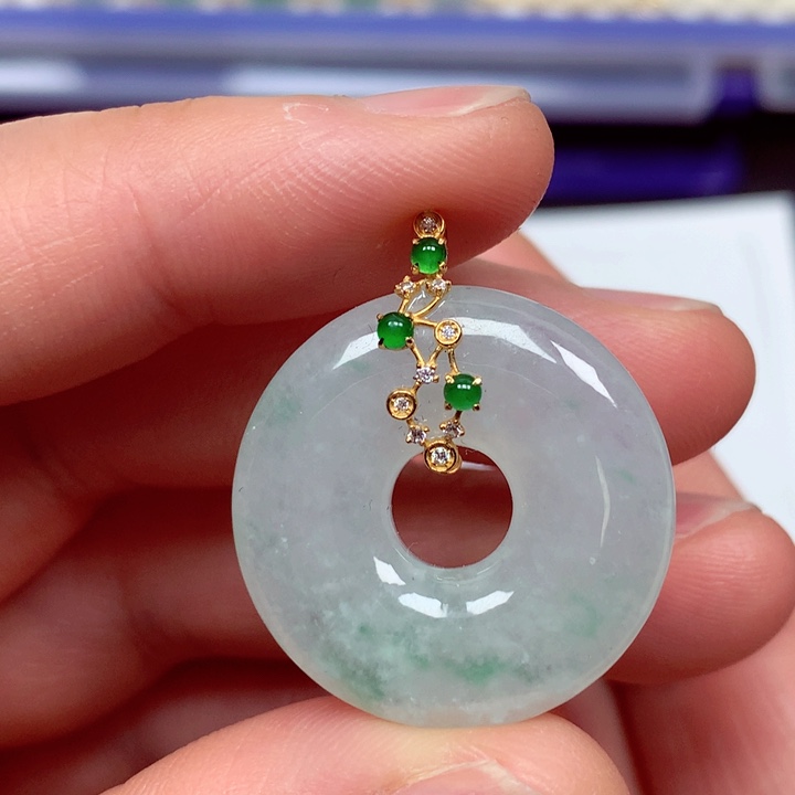 翡翠18K金镶嵌颈饰