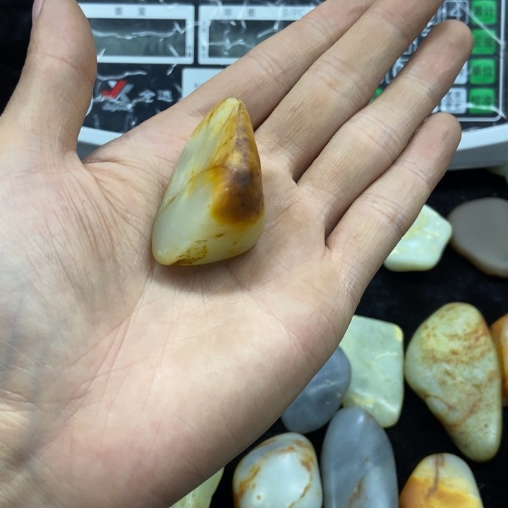 和田玉（糖玉）未镶嵌颈饰