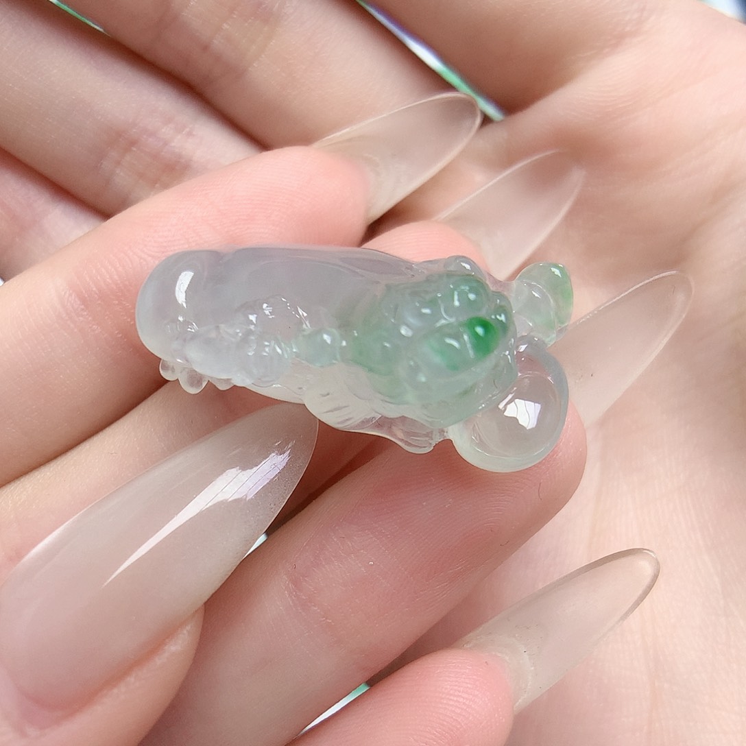 翡翠未镶嵌颈饰三脚金蟾