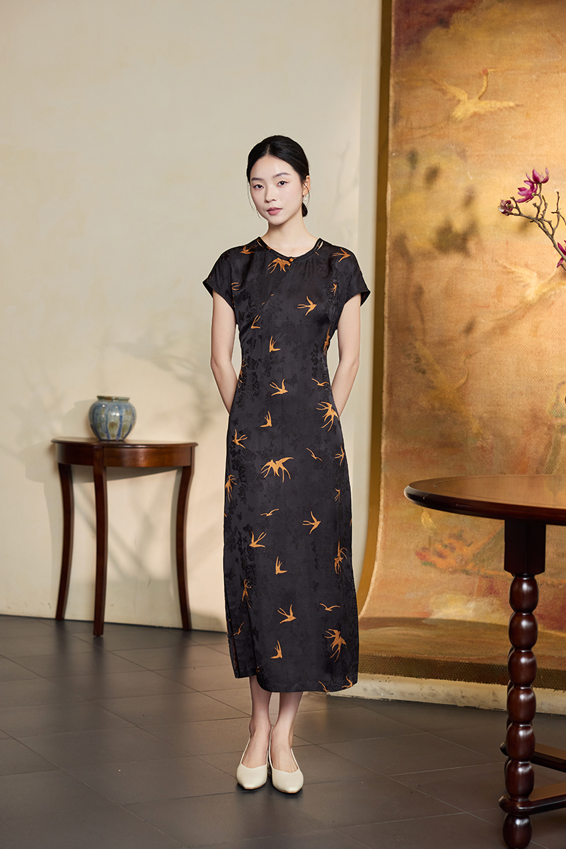 【梨花庄】25春夏51D0161《燕归来》人丝香云纱工艺改良旗袍