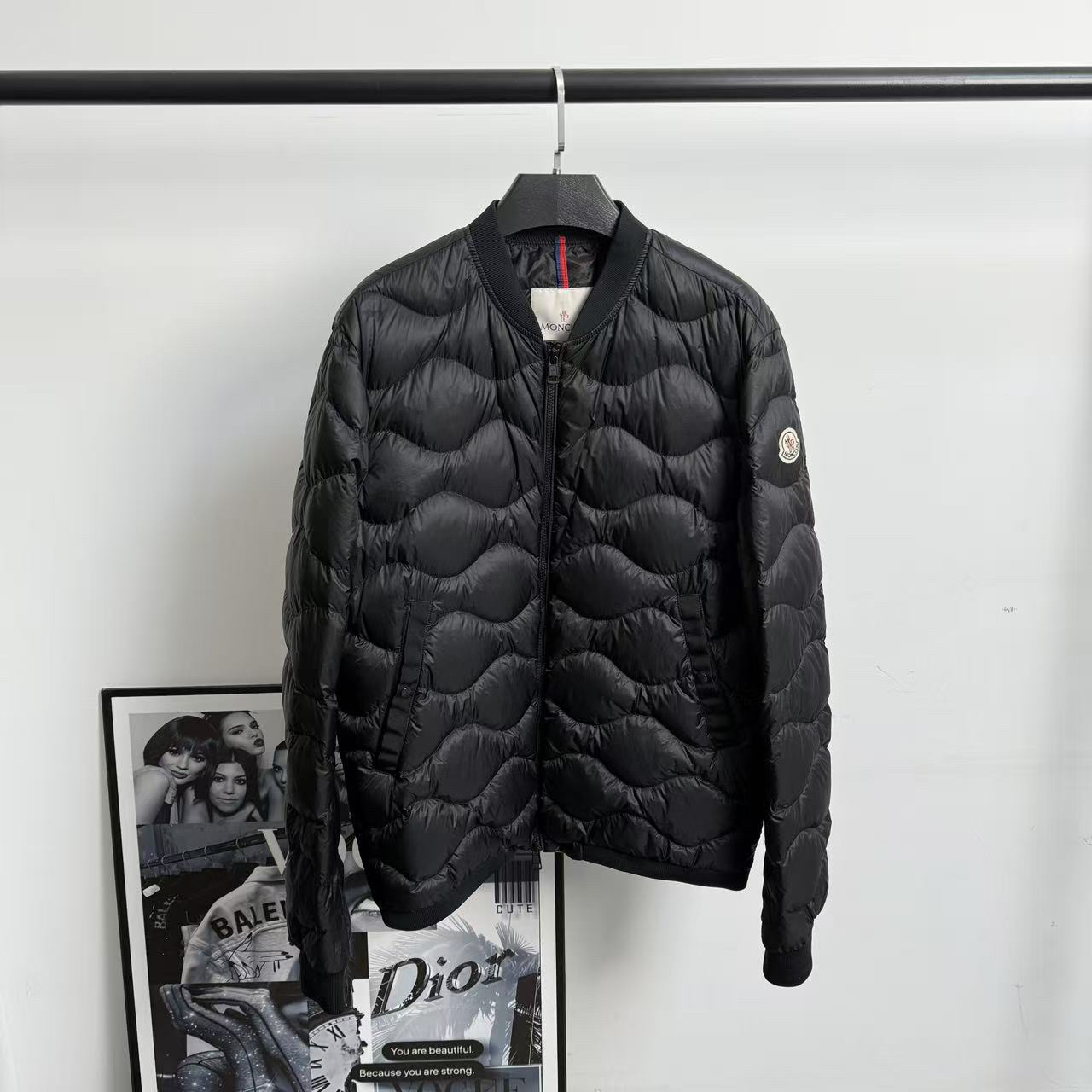 未使用 MONCLER 蒙口黑色袖标内里橙色羽绒服/3码/全新