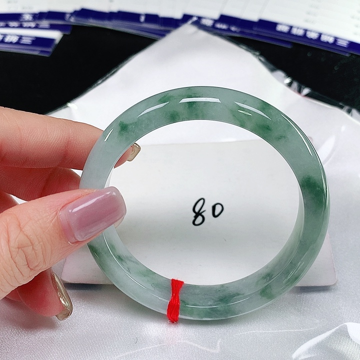 翡翠手镯未镶嵌翡翠手镯未镶嵌