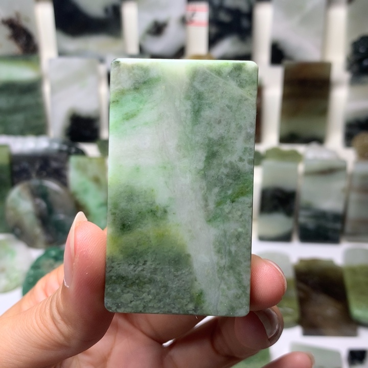 独山玉未镶嵌颈饰