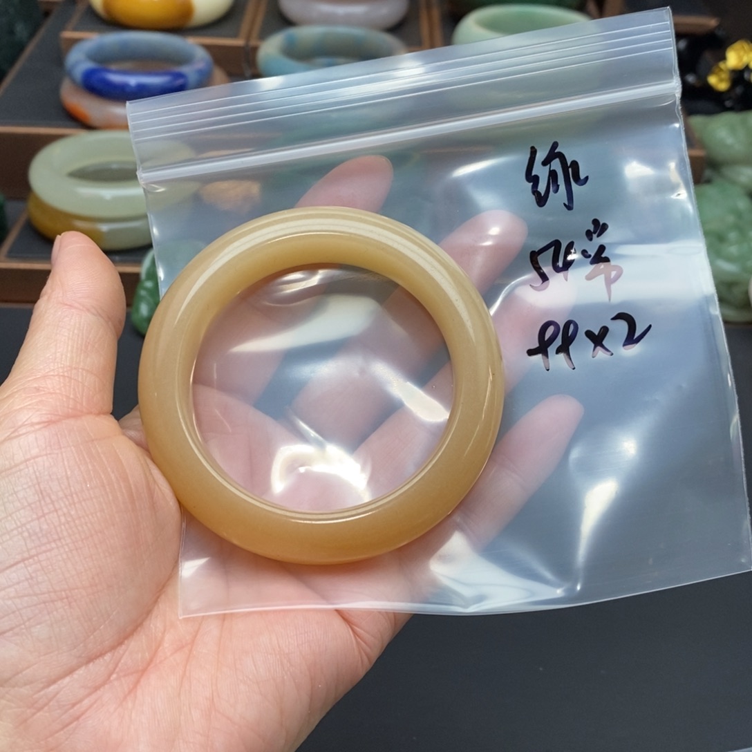 石英质玉手镯未镶嵌绿****阳