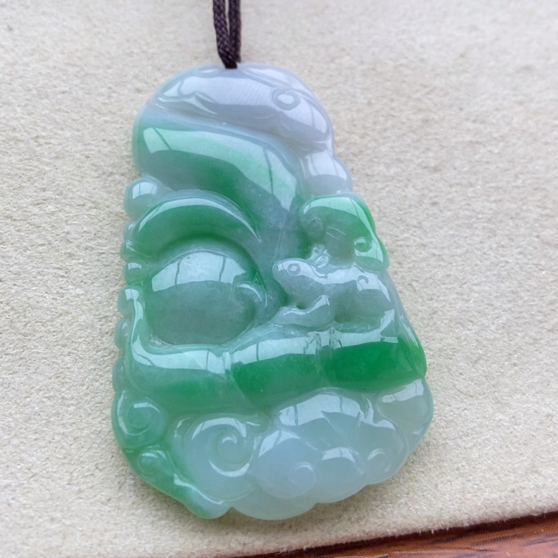 翡翠未镶嵌颈饰吊坠