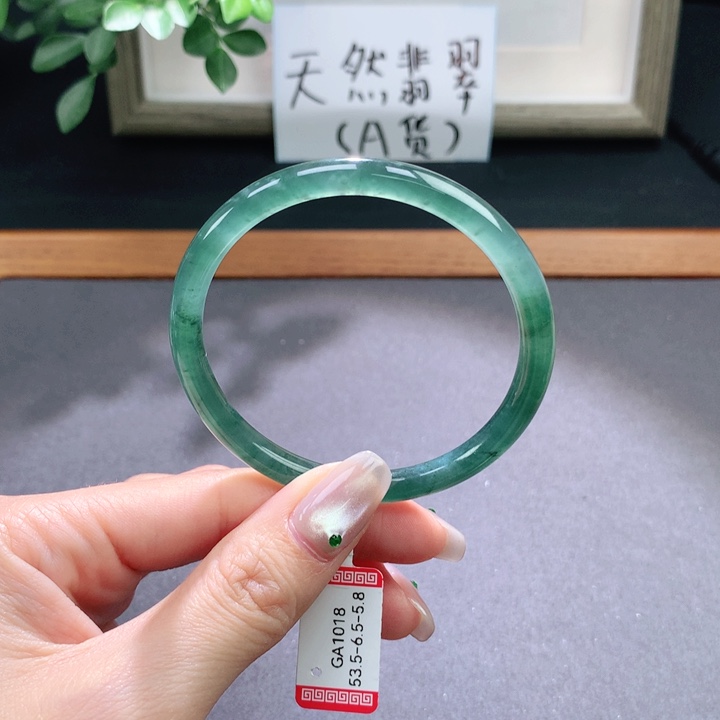 翡翠手镯未镶嵌天然翡翠手镯