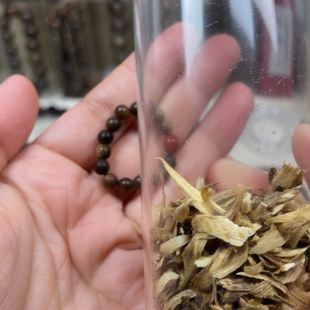 猫***_沉香沉香碎屑+越南芽庄白奇楠留疤料0.5