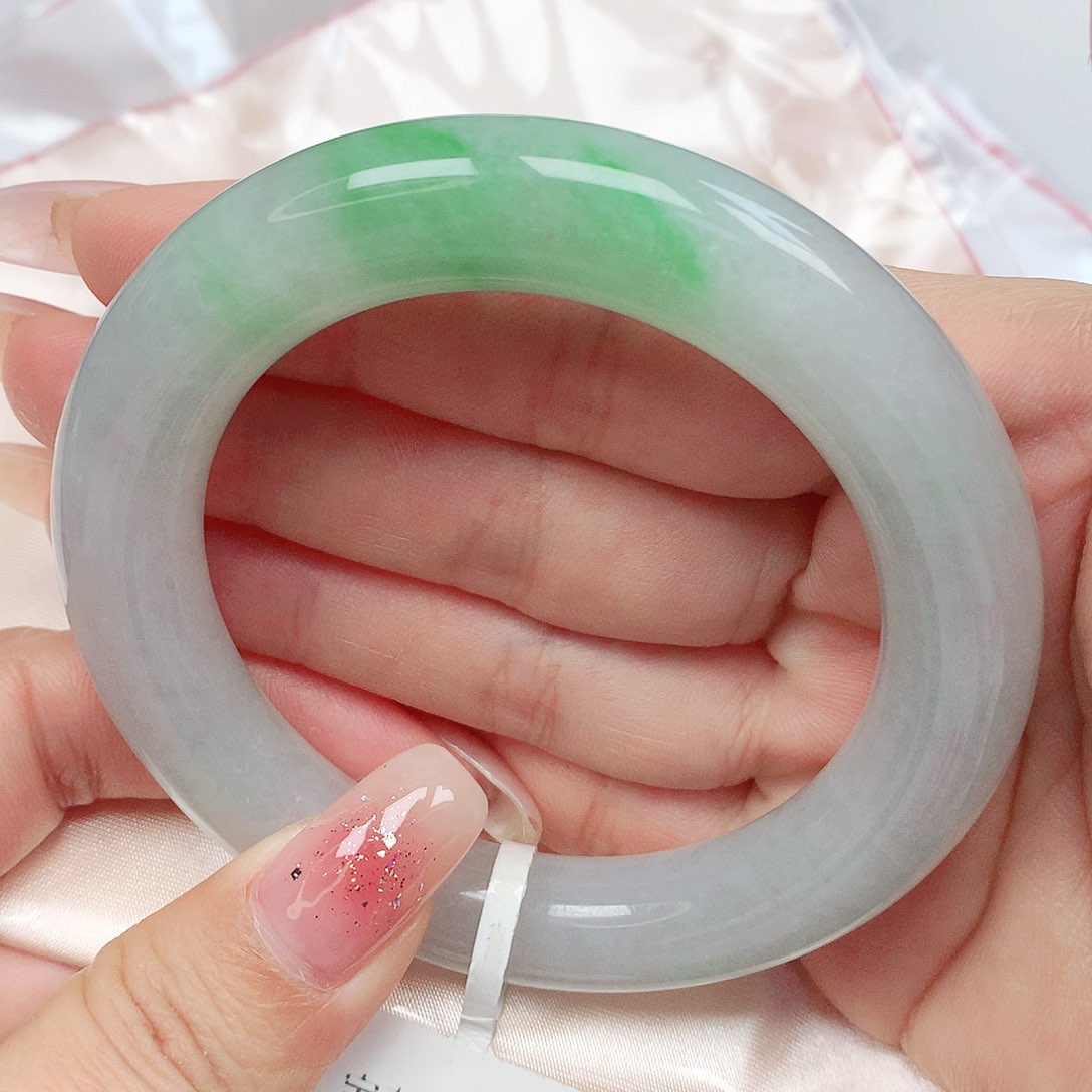 翡翠手镯未镶嵌抖音800