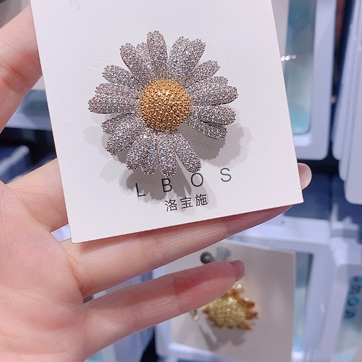 锆石铜合金小雏菊胸针