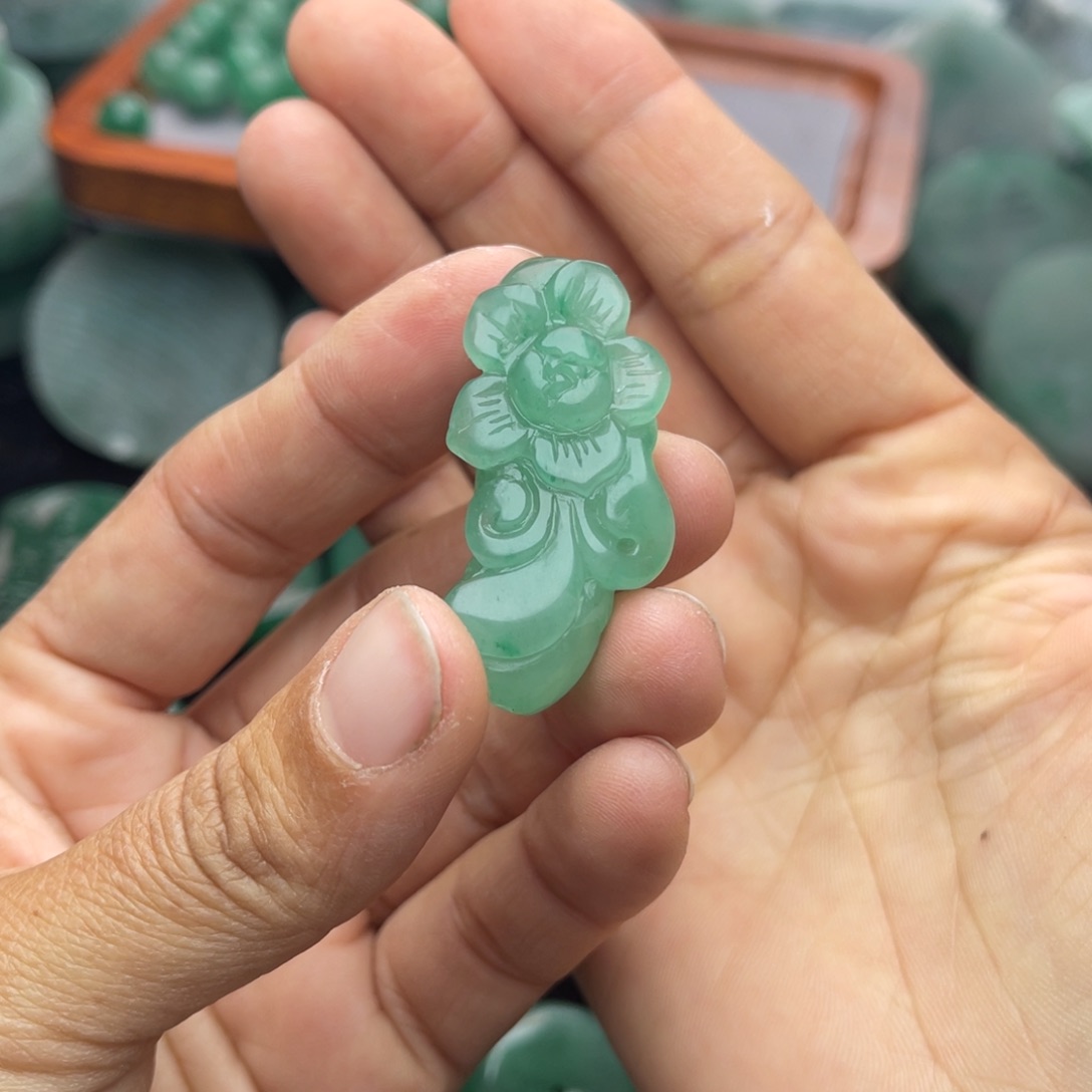 石英质玉颈饰未镶嵌