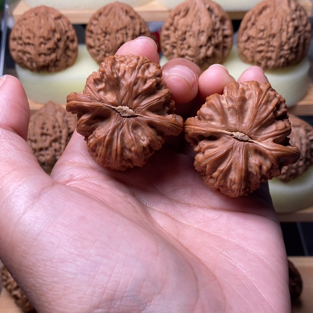 文玩核桃吊坠@**小白狮子42