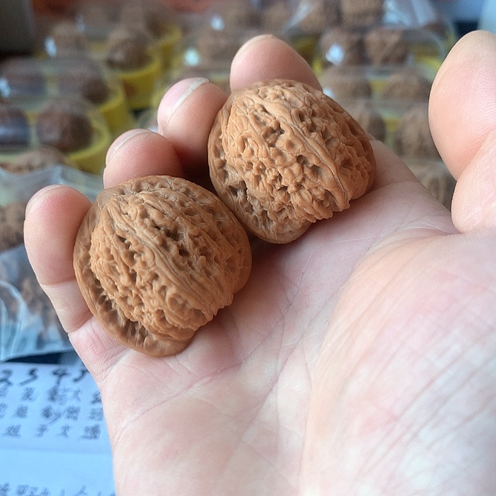 文玩核桃吊坠繁**锦37红玛瑙底有色差