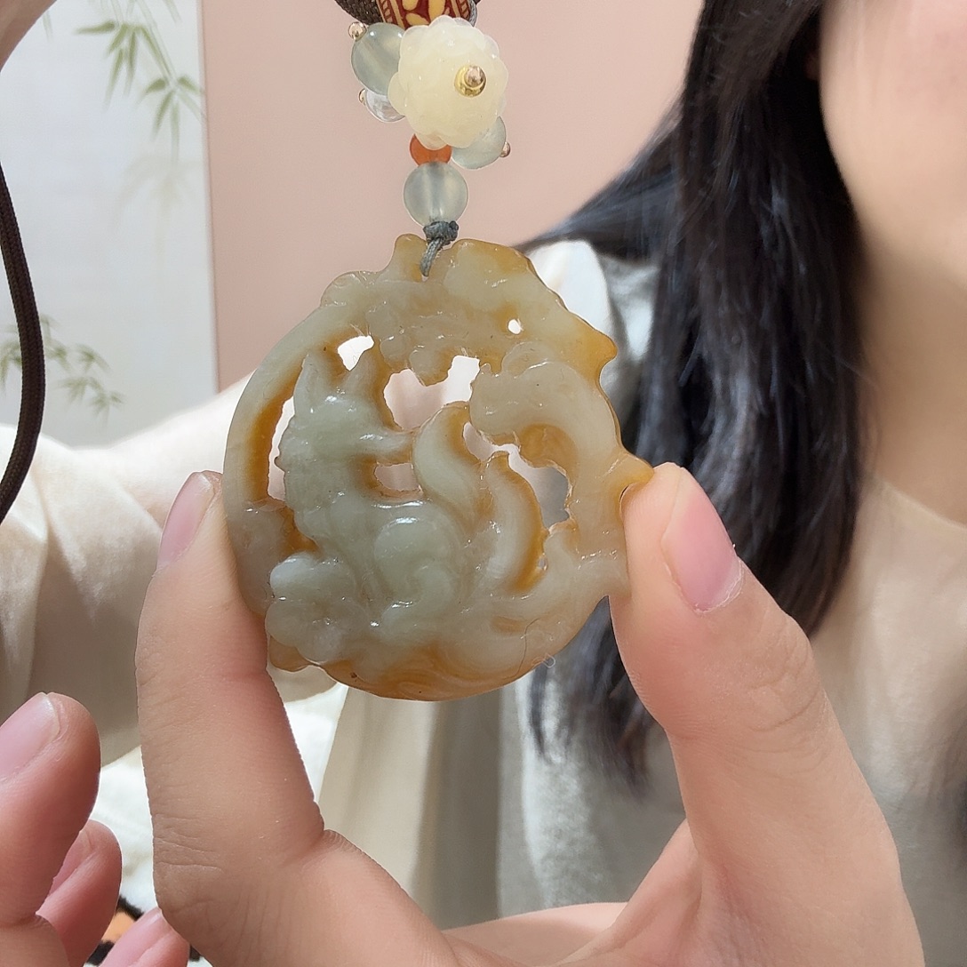 蛇纹石玉未镶嵌颈饰