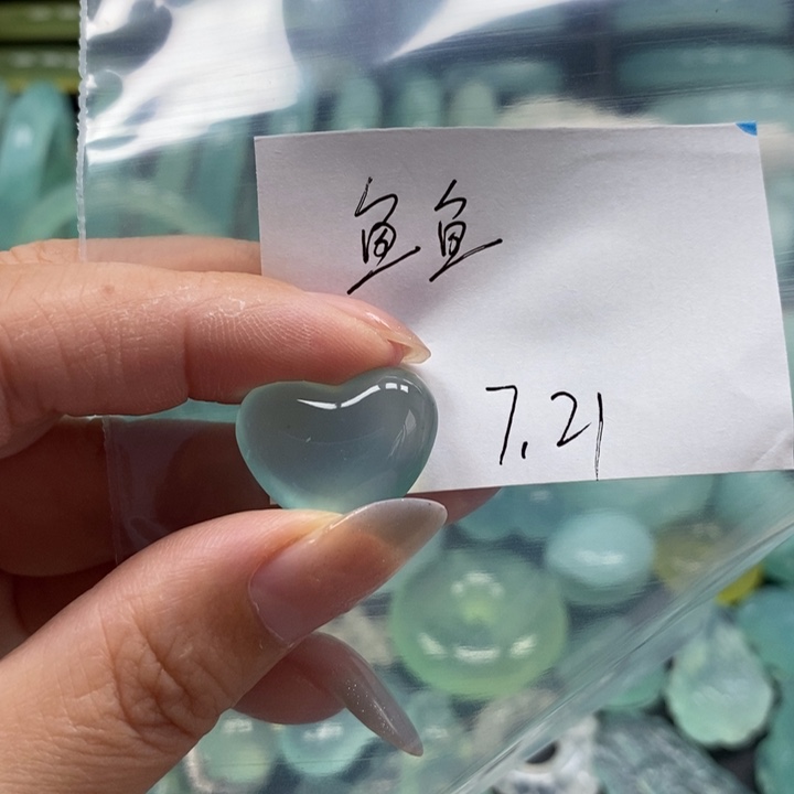 蛇纹石玉未镶嵌手镯鱼*