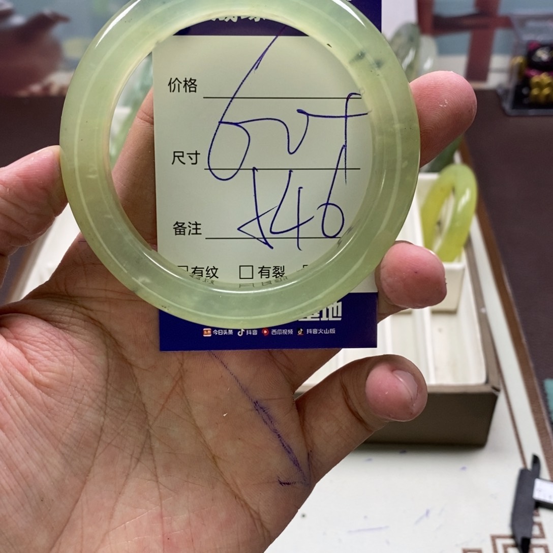 蛇纹石玉手镯未镶嵌